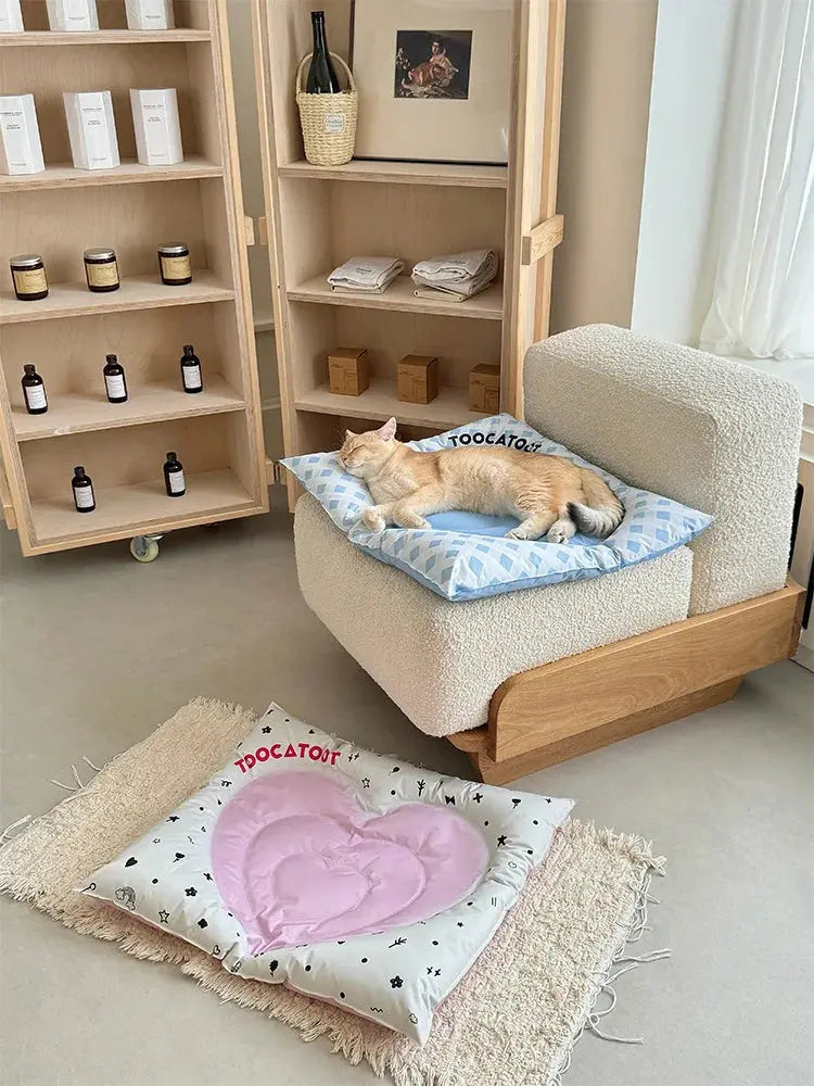 BloomHeart™ Cooling Pet Mat – Heart-Shaped Summer Bed for Cats & Small Dogs Pet Bloom Studio